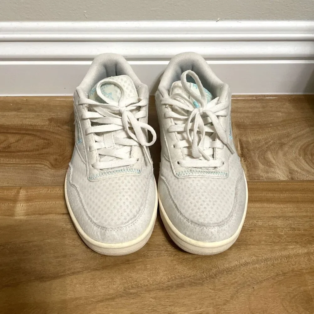 Reebok Women's CLUB Memt Cream & Blue Sneakers Size 6 Classic Streetwear